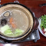 田中旅館 - 白菜・人参・春菊・椎茸・葛切りを投入