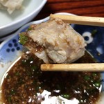 田中旅館 - 河豚のぶつ切り、いただきま〜す