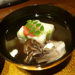 野菜割烹 あき吉 - 菜の花真丈、舞茸、紅白梅、木の芽添え