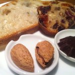 ドンナ・セルヴァーティカ - ナッツは成城石井とかスーパー製のイージーな物では無い