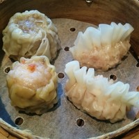 中国料理 彩湖 - 自家製やわらかジャンボシュウマイ、広東式シュウマイ、ふかひれ入り蒸し餃子