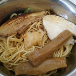 UMAMI SOUP Noodles 虹ソラ - 味玉鶏にぼしソバ別添のチャーシューとシナチクを替玉に入れちまえ！