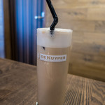 カジュアル レストラン&バー マカロニ - セットドリンクの「アイスカフェラテ」。