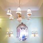 パブロフ - シャンデリアを眺めながら