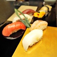 銀座 久兵衛 銀座本店 - '17.02握り１皿目