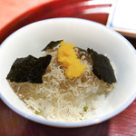松川 - 御飯にじゃこ、いくら、からすみ、海苔を添えて