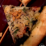 Whisky Dining WWW.W - …何かのピッツァ！…美味しかったんです！パクパク食べて、ラスト一切れで写真撮ってないのに気付くほど(T . T)（笑）