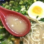 ラーメン 八卦 - スープは白濁