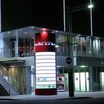 中国料理孝華 - ２階に続く専用階段もございます。エレベーターもご利用いただけます。