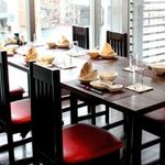 中国料理孝華 - 窓際の６名席です。