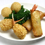 中国料理孝華 - 胡麻団子2個620円・春巻2本560円・蟹爪の揚げ物1本980円
