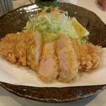 とん太 - 特ロースカツ定食。