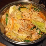 牛タンしゃぶしゃぶとさつま知覧どり BONTEN - bonten:赤もつ鍋