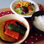 バロンドールカフェ - 煮込みハンバーグは3種類のソースからお選びいただけます。サラダドリンクセットで850円