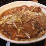 らーめんからや - とろ肉1本のせラーメン\1100