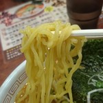 元祖海老そば 縁や - 札幌製麺の中太縮れ麺