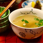 坂本屋 - しめの鶏スープ。白ご飯にかけてだし茶漬け風にいただきました。