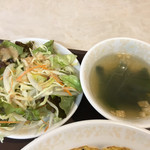 餃子の王将 - キャベツサラダに中華スープ