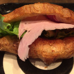 Paul Bassett 新宿 - クロワッサンサンド（240円）