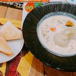 ムッチーズ カフェ - やわらかカブのホワイトシチュー  (トースト付き)   ￥980