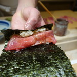 寿しの吉乃 - 2017.01 トロ手巻き、あおさの混ざった海苔