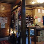池光食堂 - 店内もイイ感じですなぁ。