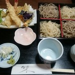 手打ち蕎麦　六四篭 - 二色天せいろ 1550円
            『月ごとに変わる【かわり蕎麦】と【二八蕎麦】の二点盛り♪((o(^∇^)o))』