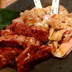 焼肉 次郎 - コリコリ、テッチャン、ハラミ