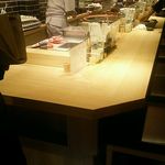 豚屋とん一 - １Fカウンター前のオープンキッチン