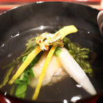 銀座 しのはら - 松葉蟹真薯と餅、神馬草、柚子を添えて