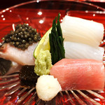 銀座 しのはら - 明石のハリイカと玄界灘の鰆キャビア乗せ、大間の中トロ