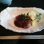 月見里 - 豚のバナナ巻ロール、黒ビールソース