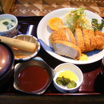 ニュー 水無月 - 料理写真:「豚カツ定食」は1700円