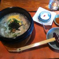 喜福世 - ８人でランチタイムに参鶏湯を食べました。これで５００円は安い！