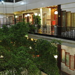 広州酒家 - 大きな吹き抜け