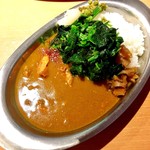 もつ千 - カレー小盛+ほうれん草トッピング