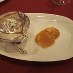 モン・フレーブ - キャビアクリームと蟹入りブリニ