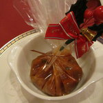 モン・フレーブ - オマール海老と蕎麦の実のサフラン風味カルタ・ファタ包み