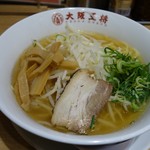 Oosakaoushouhasuneten - 「中華そば」 スープは白だし醤油風であっさり
