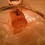 アフェット 麻布台 - 一口パイ　炭火焼ホタテと胡桃のムース