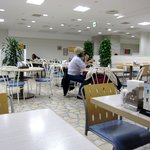 レストラン スワン - 白を基調とした広いフロアです