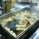 上田温酒場 - 美味しそうな関東煮が煮えています