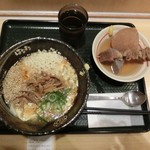 はなまるうどん 箕面西宿店 - 期間限定「酸辣湯(サンターラン)うどん　小400円」　「おでん」大根・こんにゃく・牛スジの3品。