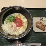 はなまるうどん 箕面西宿店 - 鶏とトマトの酸辣湯(サンターラン)うどん　450円。鶏と牛蒡のお稲荷。