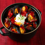 ピンゼ ロカ - ムール＆フリット、ビーツ＆サワークリーム