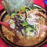 家系総本山 ラーメン 吉村家 - 中盛り、野菜畑 Feb/2017