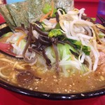家系総本山 ラーメン 吉村家 - 横から Feb/2017