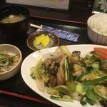 心 - 日替わり定食  730円（牡蛎と野菜の炒めもの）