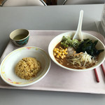 レストラン井筒屋 - ラーメンセットの全景。