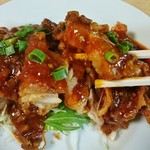 晴々飯店 - 外側はカリカリの鶏排骨